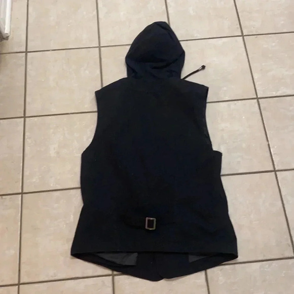 🕺🏼2 for $20 Youth's Guess Vest🕺🏼 - Picture 4 of 8